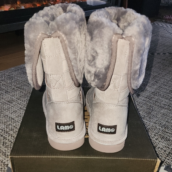 Cozy Gray Fur-Lined Boots - Picture 3 of 5